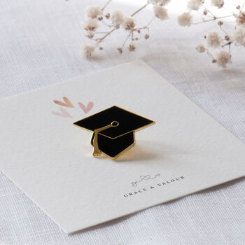 Black and gold mortar board hat pin on gift card, graduates gift