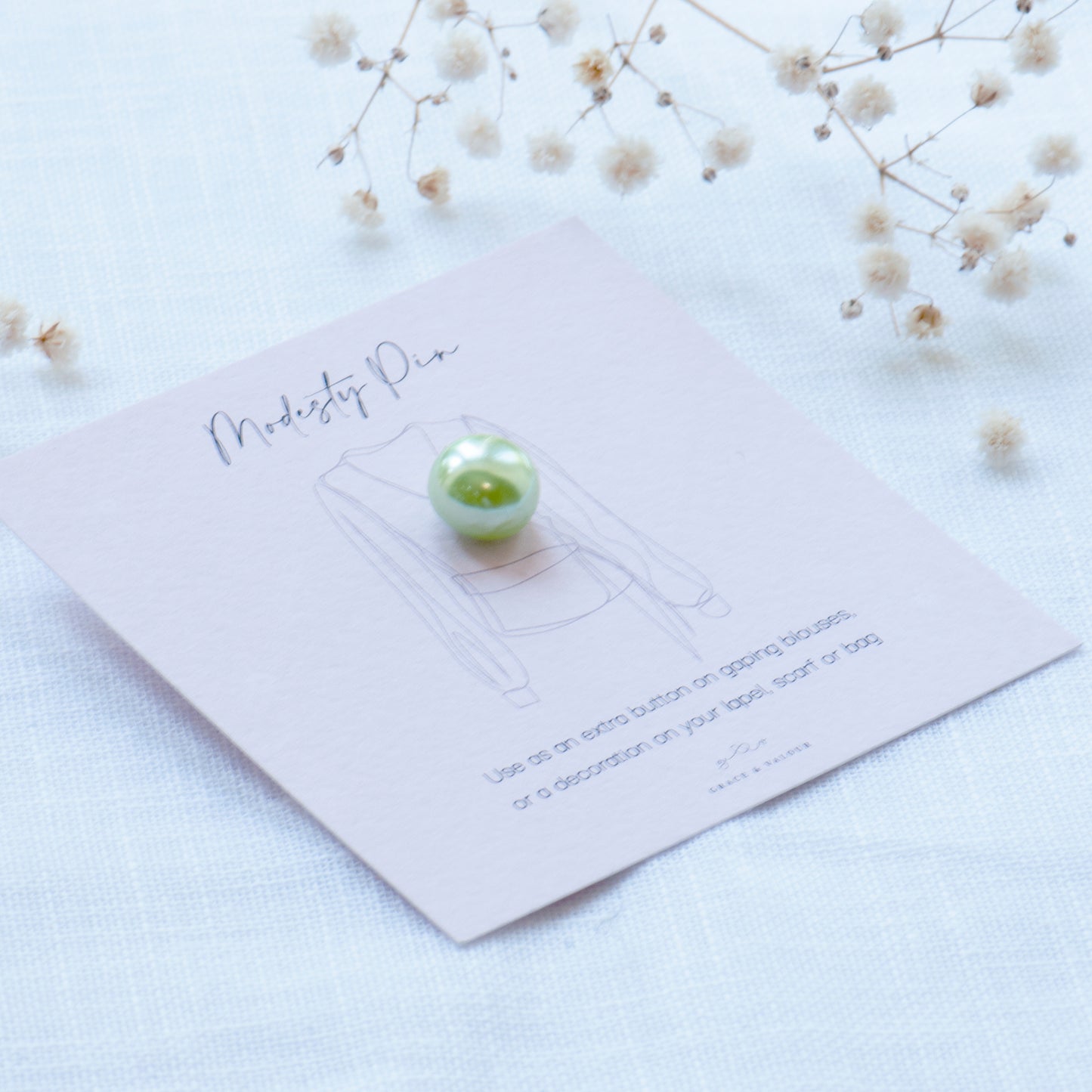 Green Pearl modesty pin on gift card. Gift under £10, gift for her, jewellery accessory