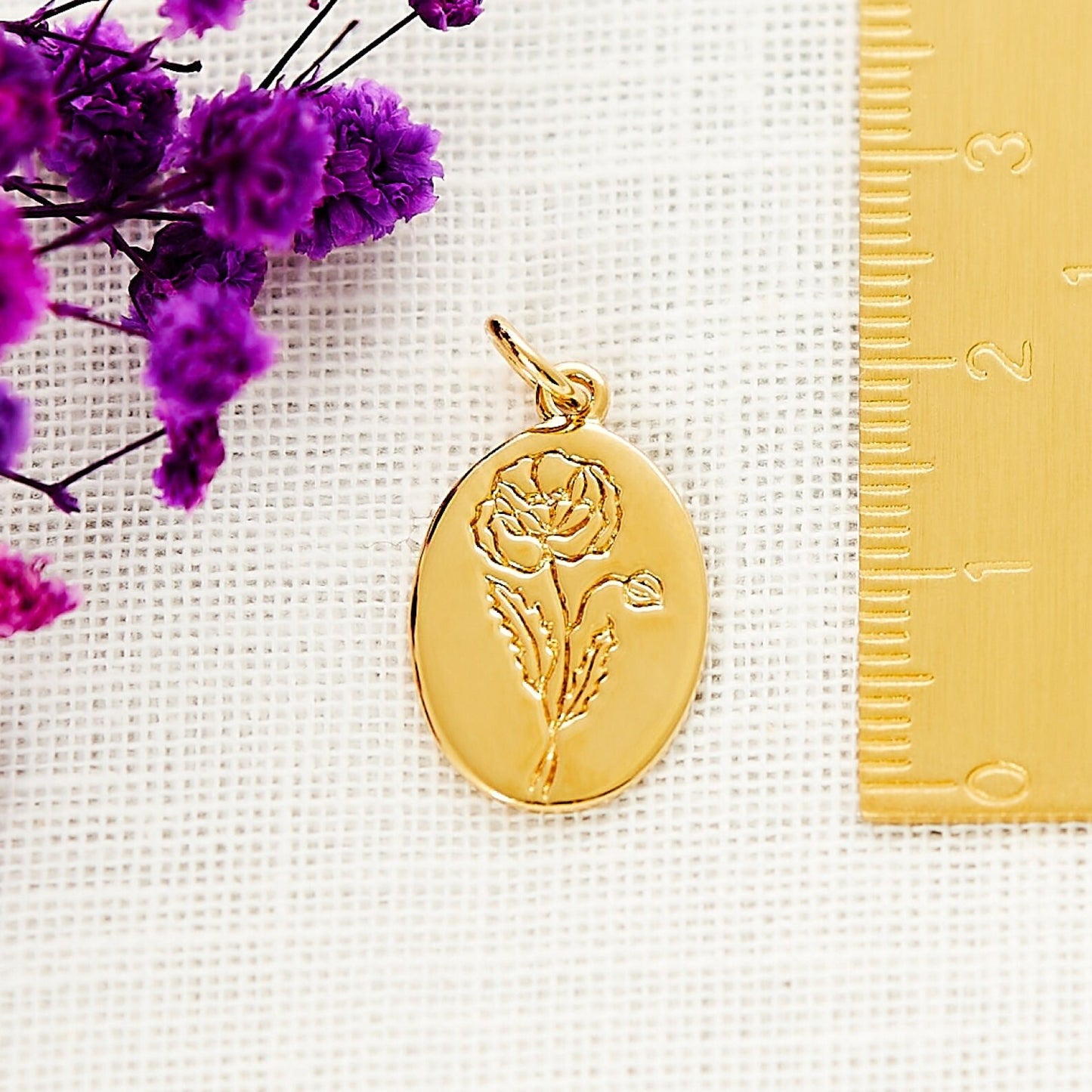 Poppy Gold Birth Flower Close up Details and Size. Poppy and bud flowers on a gold plated over sterling silver 925 oval pendant, sits on a 16-17.5 inch matching gold plated cable chain. A lovely thoughtful gift for a mum, sister or friend.