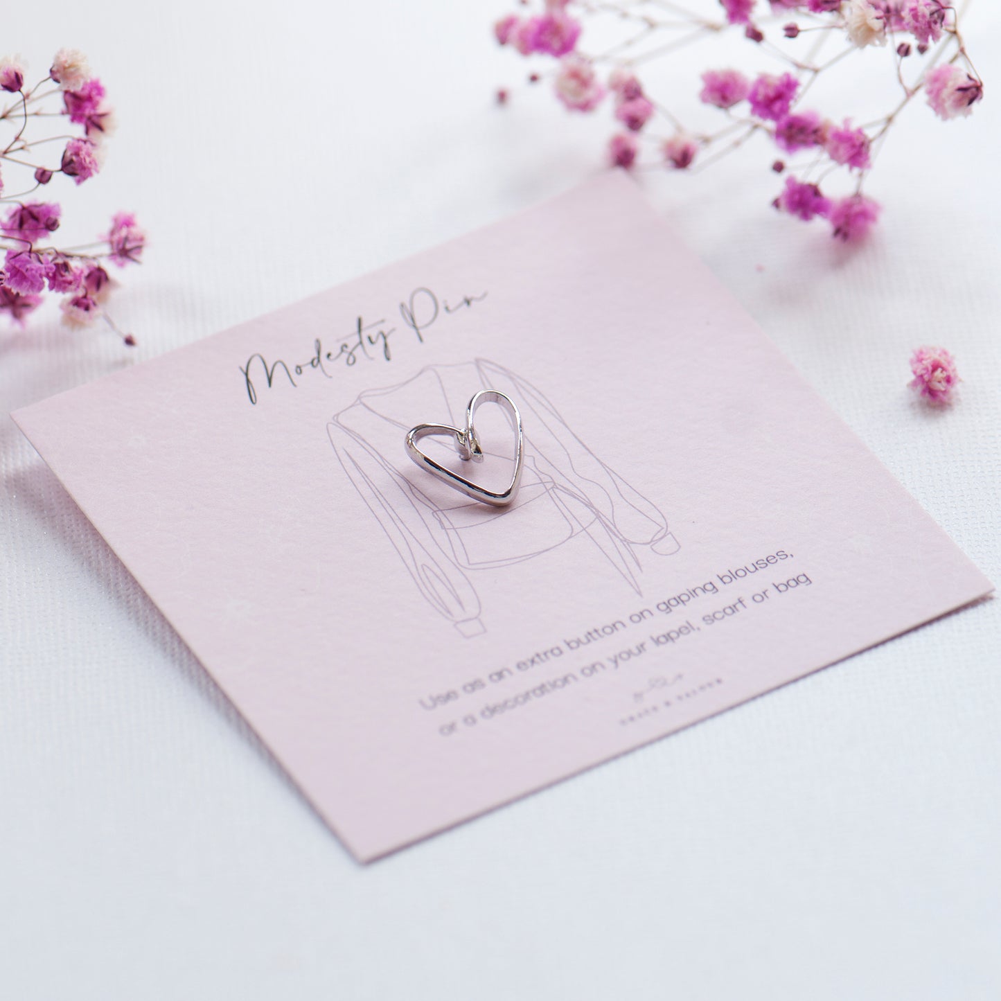 Silver heart modesty pin on bespoke modesty pin gift card