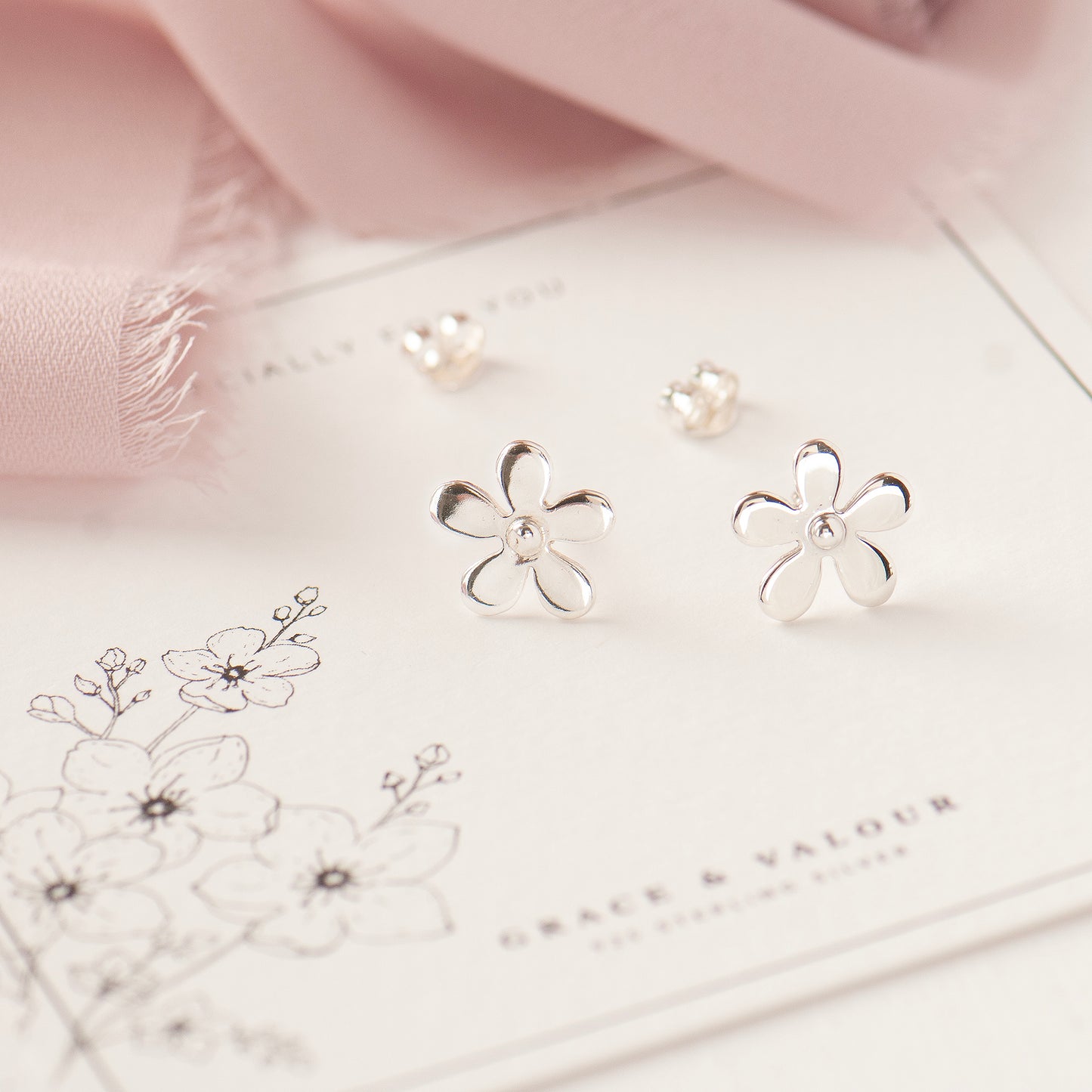 Sterling Silver Daisy Stud Earrings on Flower Gift Card. The ideal gift for her, gift for bridesmaids, gift for wedding, wedding favour, cute daisies gift jewellery. silver 925 flower studs, Floral stud earrings