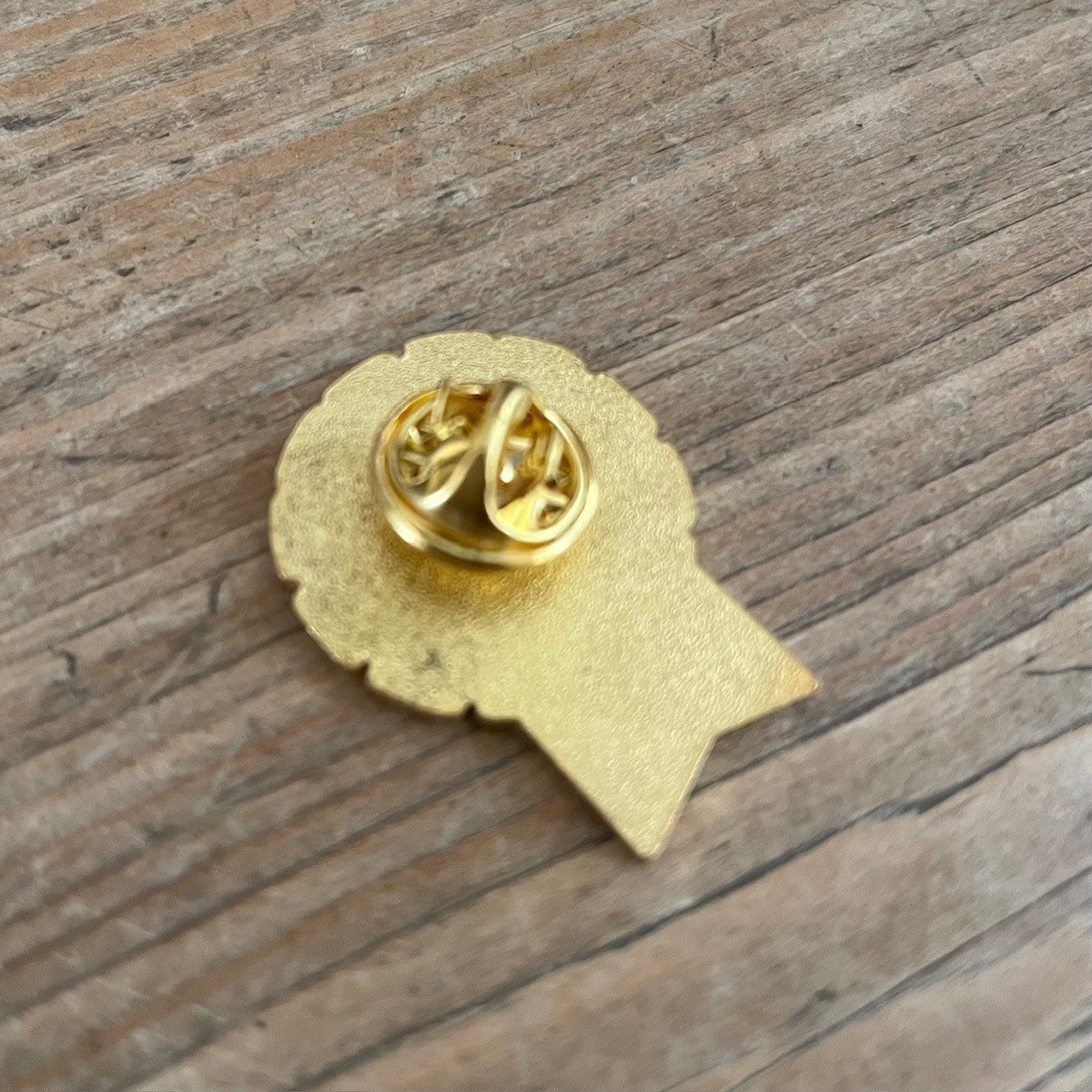 Back of the mum rosette pin