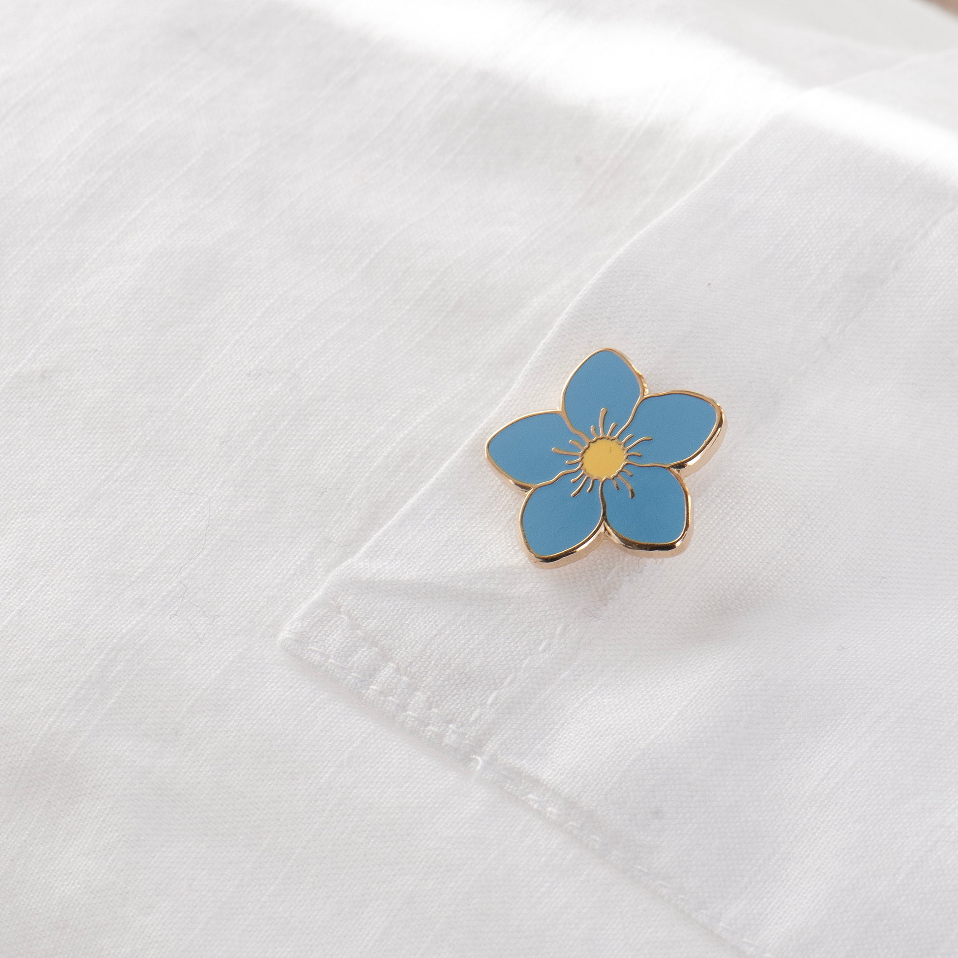 gorgeous Cornflower blue enamel Forget me not lapel pin