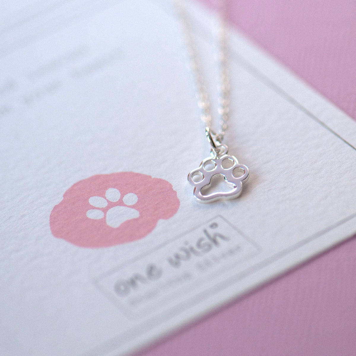 close up of a paw print outline necklace on a dog lovers gift card