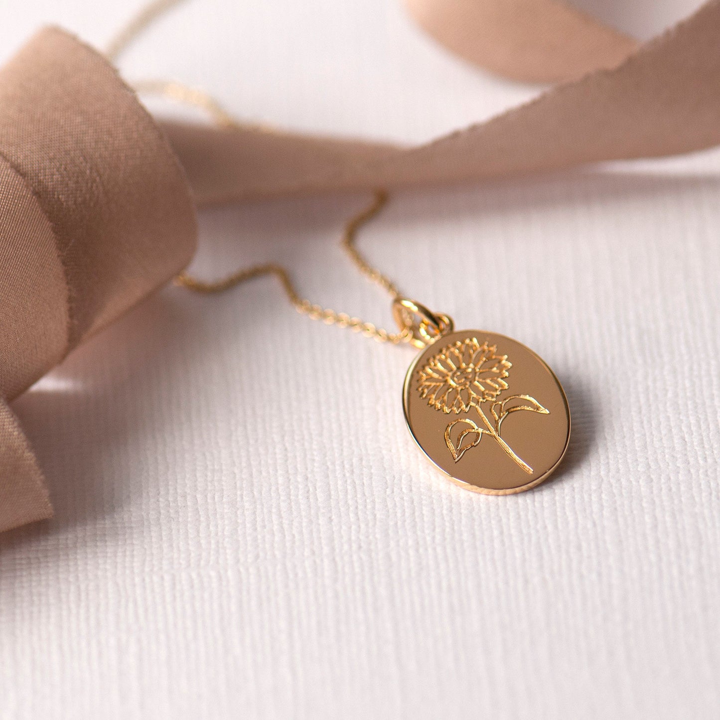 Cheerful-sunflower_blooming_gold_necklace
