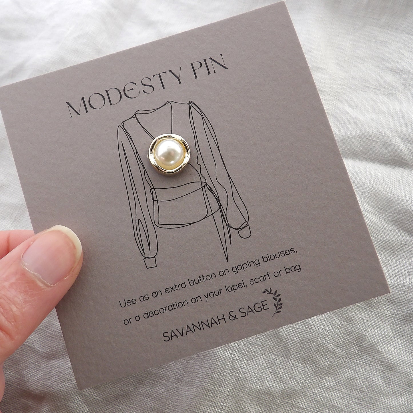 curvy modesty pin - white pearl on modesty pin gift card