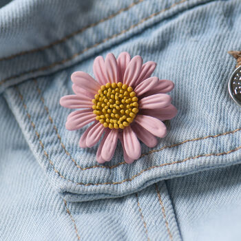 Pink daisy brooch on denim jacket pocket, gifts under £10, gift for mum, mother's day gift, gift for her