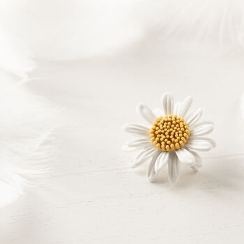 white daisy brooch close up