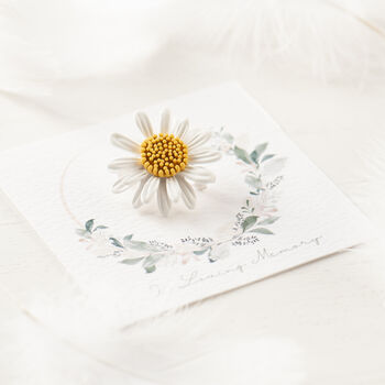 
white daisy memorial brooch gift